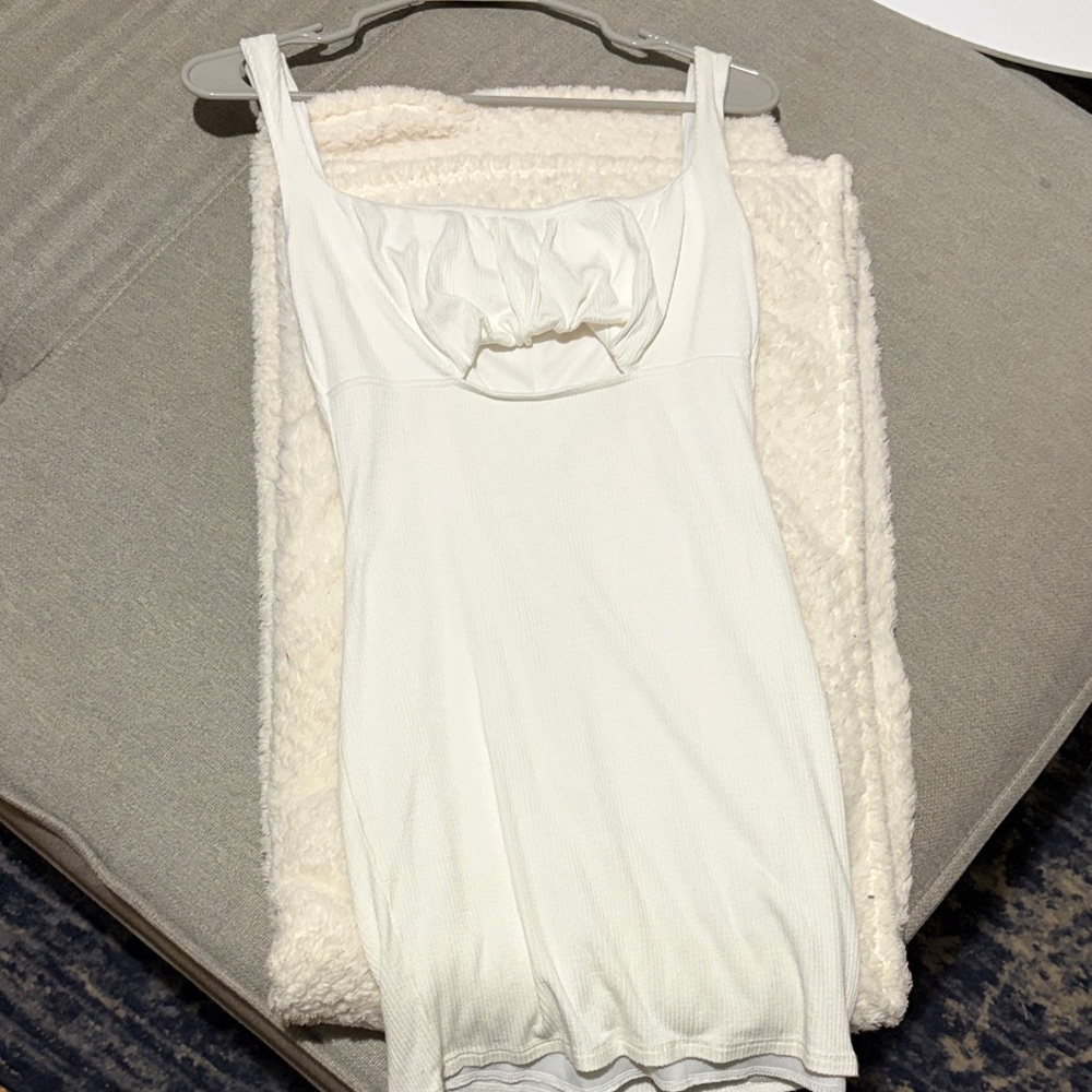 Elegant White Women's Sleepwear